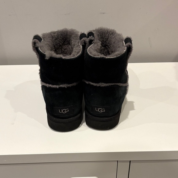 UGG Black Women's Boots - Picture 3 of 7